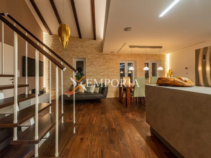 Stan F889 – Zadar, Poluotok (stari dio grada)