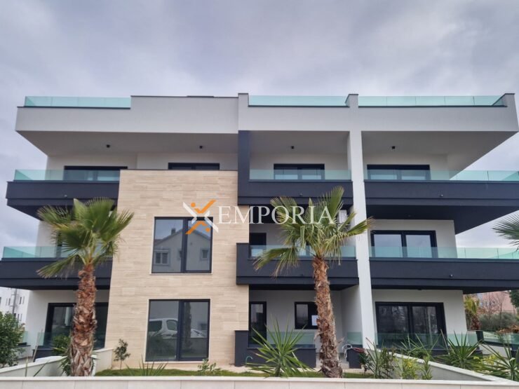 Stan F1196 – Zadar, Crvene kuće