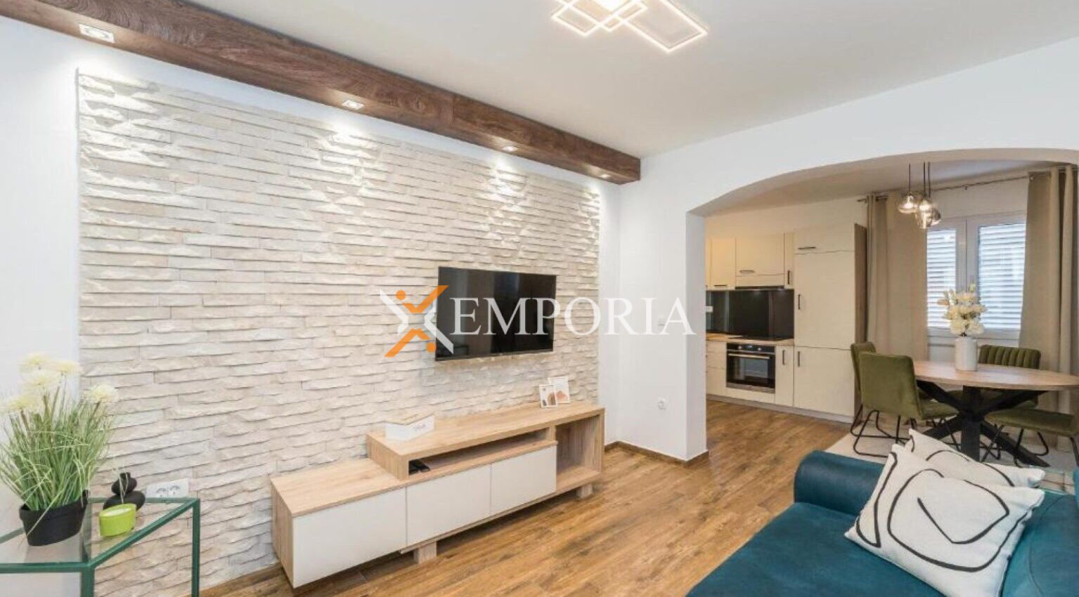 Stan F1184 – Zadar, Poluotok (stari dio grada)