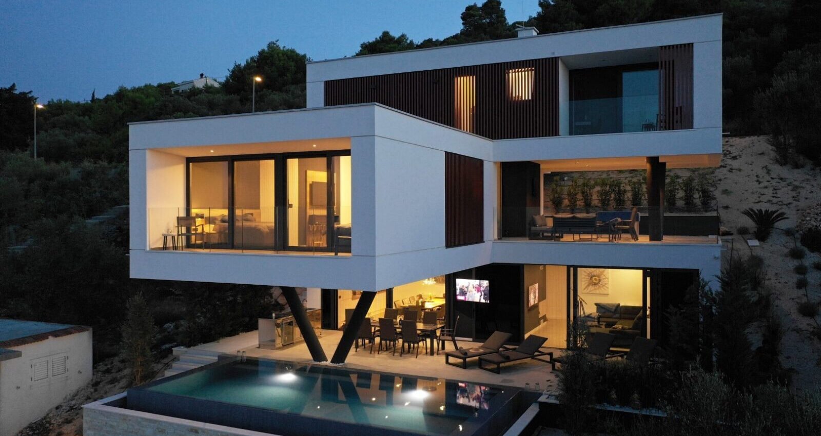 VILA TRINITY – 2. RED DO MORA, KALI VILA TRINITY – 2. RED DO MORA, KALI