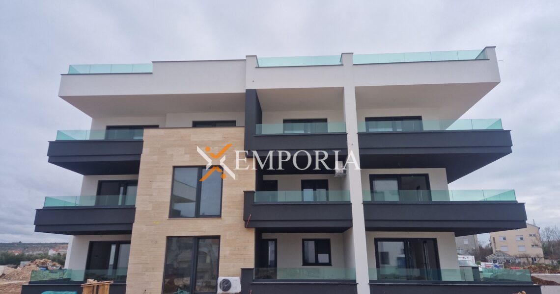 Stan F1328 – Zadar, Crvene kuće