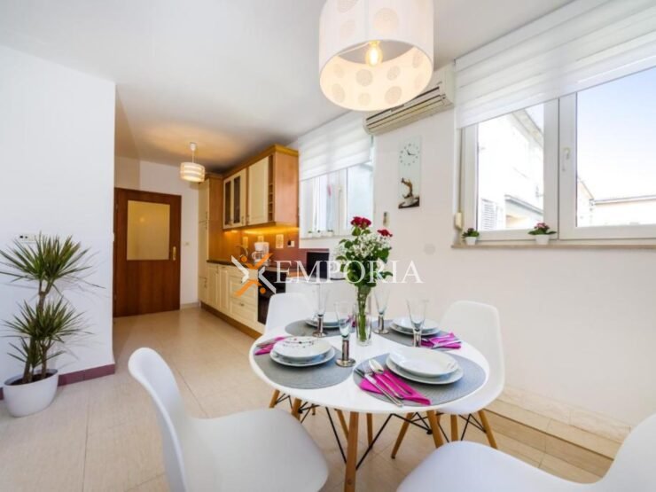 Stan F1359 – Zadar, Poluotok (stari dio grada)