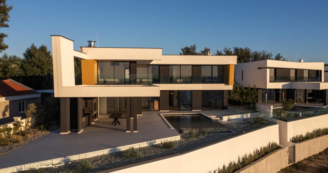 Villa Aurelia – Golden Sunset Villa, Prvi red do mora, Privlaka