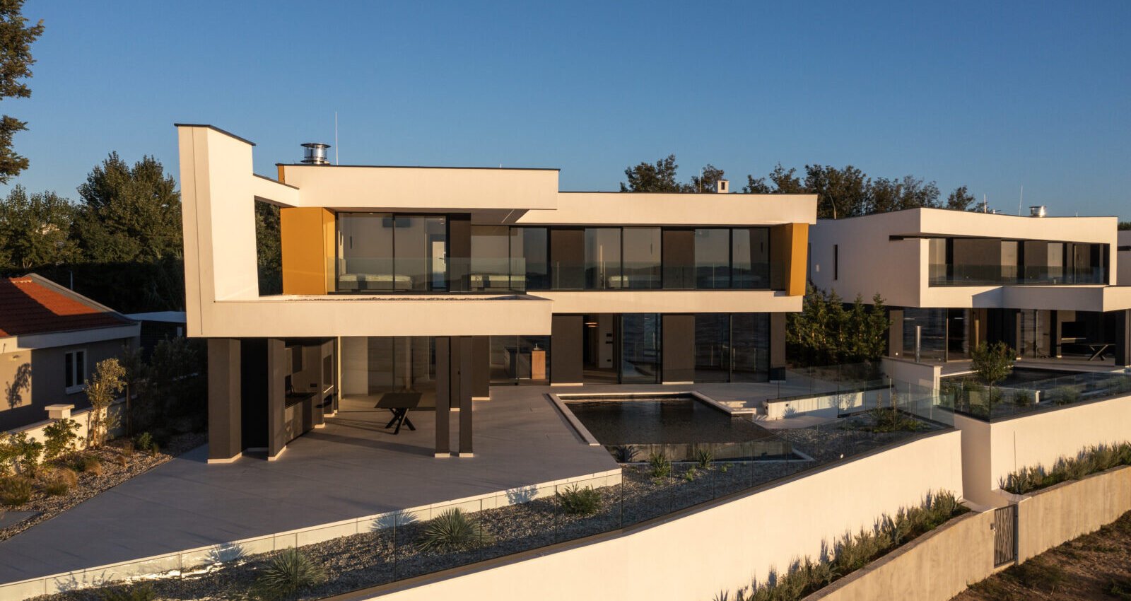 Villa Aurelia – Golden Sunset Villa, Prvi red do mora, Privlaka